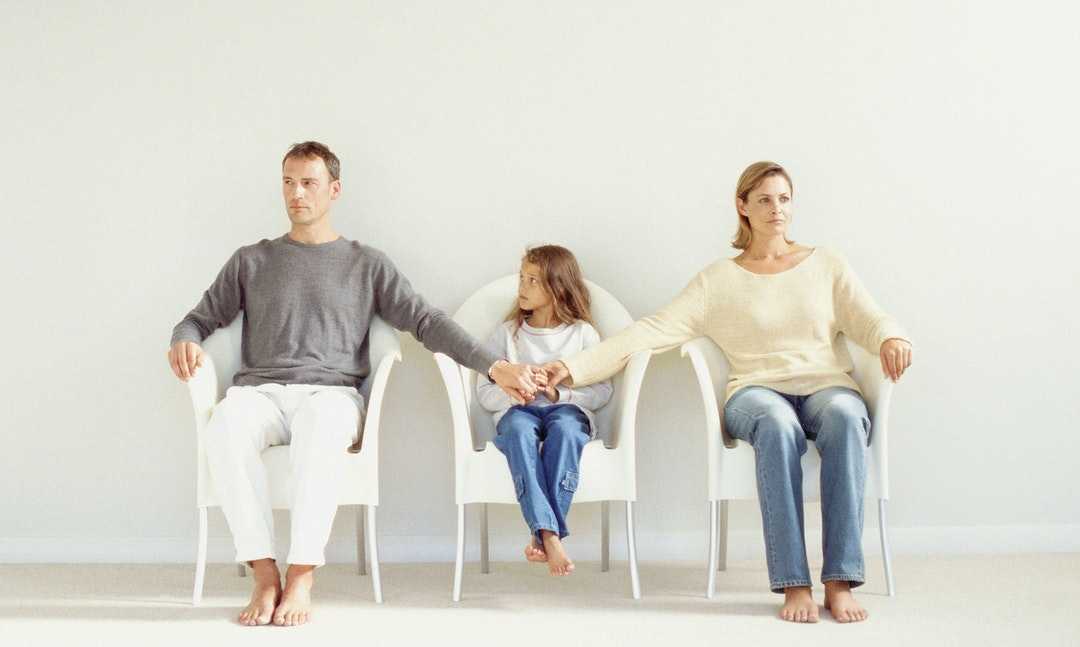 離婚的時候,法官要如何決定小孩「監護權」歸誰?